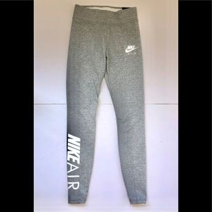 Nike Women’s Leggings Tight Fit Grey NWT